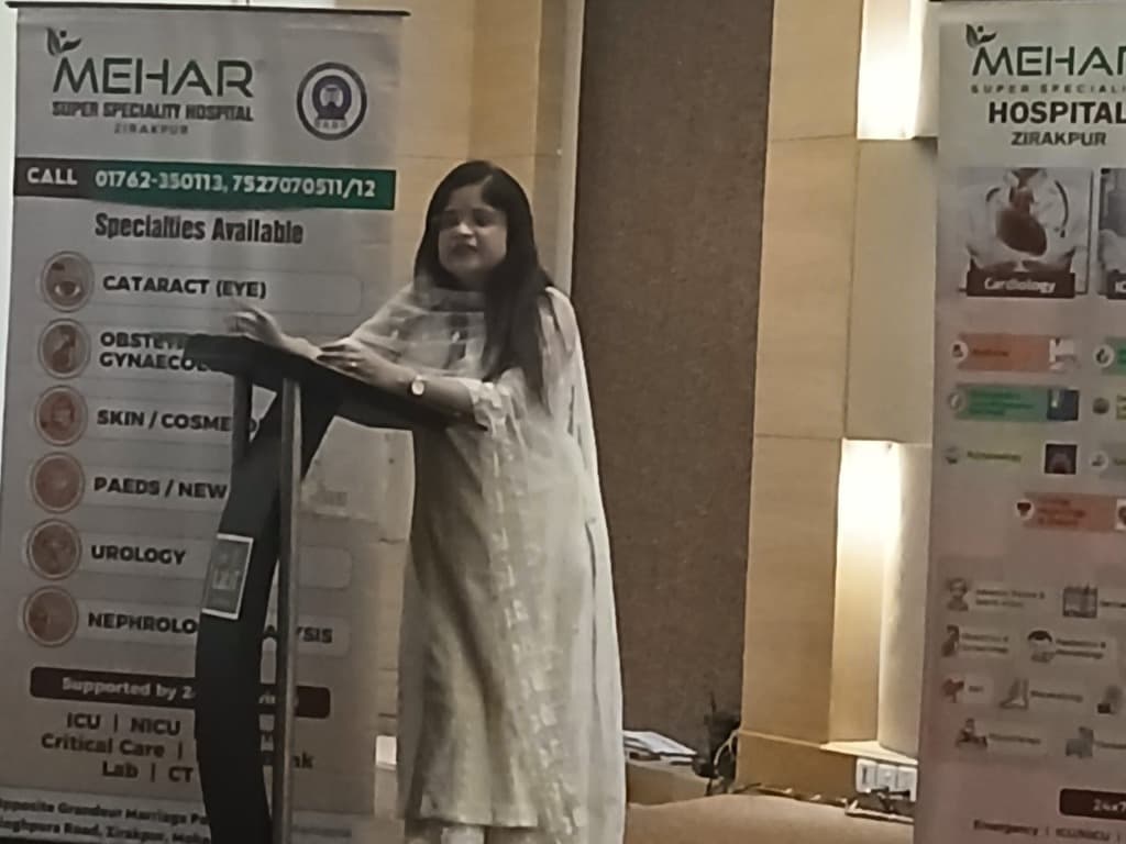 Dr. Alka Singla conducting a health seminar - Photo 10