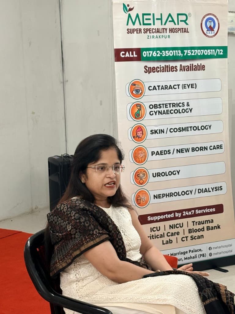 Dr. Alka Singla conducting a health seminar - Photo 2