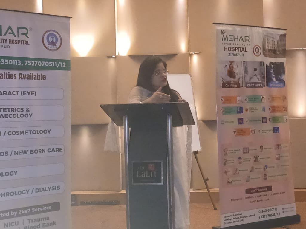 Dr. Alka Singla conducting a health seminar - Photo 8